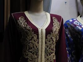 vrouw jurk winkel in Fez begroting kleren winkel in Marokko foto