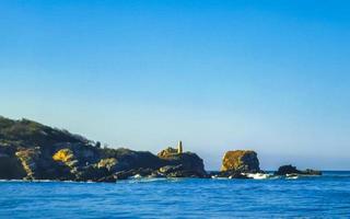 extreem reusachtig groot surfer golven strand la punta zicatela Mexico. foto