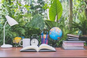 boek buiten op een bureau foto