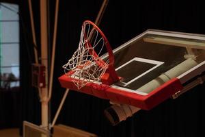 Nee mensen basketbal rechtbank detail foto