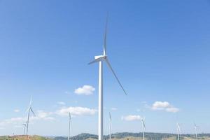 windturbines voor het opwekken van stroom foto