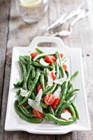 warme salade met sperziebonen en Parmezaanse kaas foto