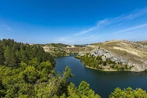 klinje meer in de buurt gacko in Bosnië en herzegovina foto