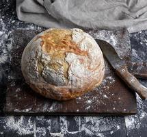 gebakken ronde wit tarwe brood foto