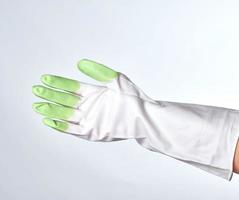hand- in een wit-groen rubber handschoen foto