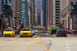 verkeer in downtown chicago foto