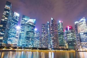 wolkenkrabbers in de stad Singapore foto