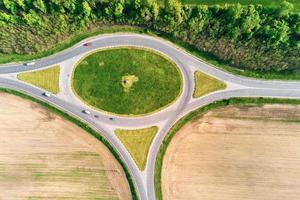 antenne visie van cirkel kruispunt foto