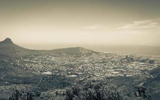 panoramisch uitzicht over kaapstad, zuid-afrika vanaf de tafelberg. foto