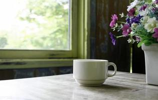 koffie en bloemen foto
