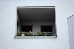 klein venster in de groot stad. foto