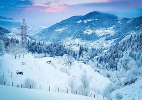 winter landschap Kaukasus bergen, Georgië foto