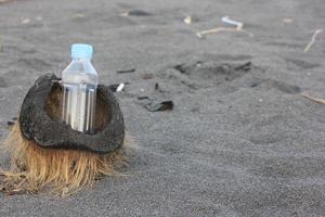 foto van een duidelijk gebruikt fles met daglicht