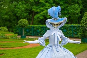 mooi vrouw in een masker van de Venetiaanse carnaval foto