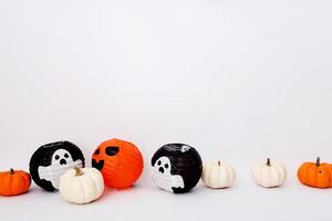 halloween decoraties Aan wit achtergrond. halloween concept foto