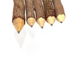 potlood houten schors geïsoleerd op wit foto