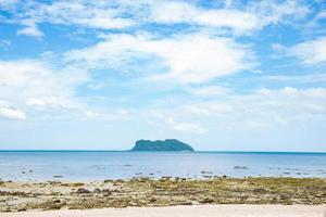 eiland en strand in thailand foto