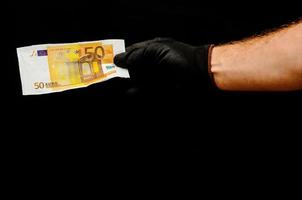 hand- Holding contant geld Bill foto