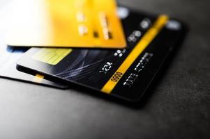 creditcards op elkaar gestapeld foto