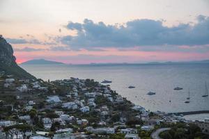 zonsondergang in Capri, Italië foto