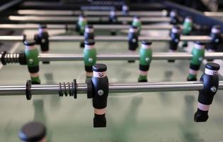 selectief focus Aan tafelvoetbal tafel speler foto