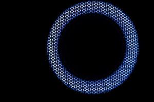 blauw cirkel in donker. LED gloed. abstract achtergrond Aan zwart. maas structuur. foto