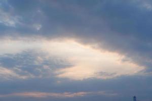 mooi panorama van lucht en wolken foto