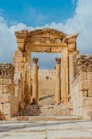 ruïnes van het nymphaeum in gerasa, jordanië