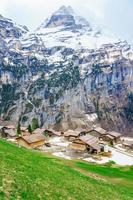 de alpen bij gimmelwald en murren in zwitserland foto