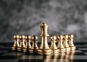 gouden schaakbordspel foto