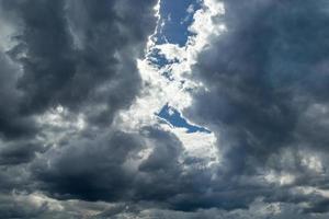 regenwolken of nimbus in het regenseizoen foto