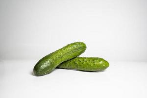foto van komkommer geïsoleerd Aan wit achtergrond