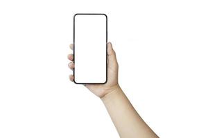 de hand houdt het witte scherm vast, de mobiele telefoon is geïsoleerd op een witte achtergrond met het uitknippad foto