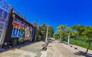 playa del carmen quintana roo Mexico 2021 artistiek muren met schilderijen en graffiti playa del carmen Mexico. foto