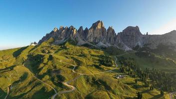 antenne visie van tuina slagen voor, passo tuin, rifugio frara, dolomiti, dolomieten, zuiden Tirol, Italië, UNESCO wereld erfenis. foto