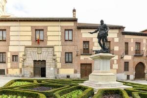 monument naar don alvaro de bazan, Madrid, Spanje. een dat is genoteerd 16e eeuw admiraal van de Spaans marine. foto