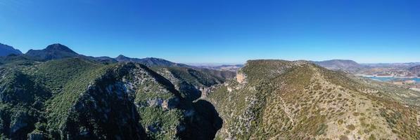 blauw meer in zahara de la Sierra in Sierra de grazalema natuurlijk park, cadiz provincie, Malaga, Andalusië, Spanje foto