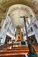 München, Duitsland - jul 20, 2021, interieur van de st. Michael kerk in München, duitsland. foto