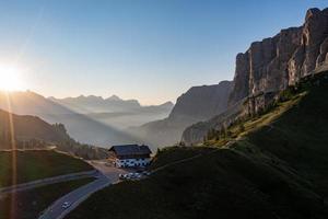 antenne visie van tuina slagen voor, passo tuin, rifugio frara, dolomiti, dolomieten, zuiden Tirol, Italië, UNESCO wereld erfenis. foto