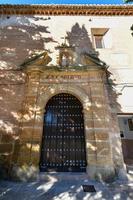 iglesia y Convento de la caridad met de standbeeld van de duquesa de ouder in ronda, Malaga, Spanje foto