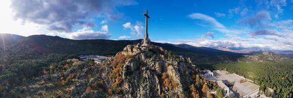 vallei van de gedaald - een gedenkteken toegewijd naar slachtoffers van de Spaans civiel oorlog en gelegen in de Sierra de guadarrama, in de buurt Madrid. foto