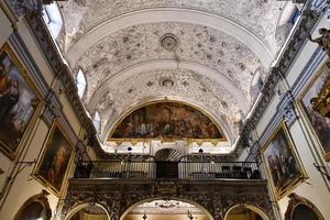 sevilla, Spanje - dec 7, 2021, rijk interieur van de ziekenhuis de la caridad kerk in sevilla, Spanje foto