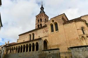 segovia, Spanje - nov 27, 2021, visie van heilige Martin kerk, iglesia de san Martin, in segovia, Spanje foto