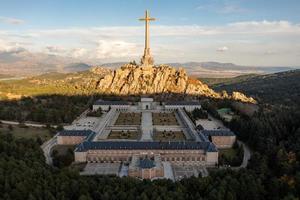 vallei van de gedaald - een gedenkteken toegewijd naar slachtoffers van de Spaans civiel oorlog en gelegen in de Sierra de guadarrama, in de buurt Madrid. foto