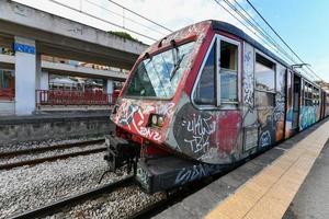 sorrento, Italië - aug 26, 2021, circumvesuviana Sorrento trein station Bij de einde van de lijn. foto