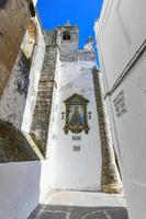 de kerk van dino Salvador de meer de la voorkant, cadiz, Spanje, is een kerk gelegen in de hoogste een deel van deze dorp, binnen haar oud omringt door een muur behuizing, verklaard een historisch-artistiek complex. foto