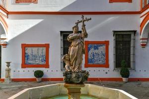 binnenplaats van de ziekenhuis de la caridad kerk in sevilla, Spanje foto