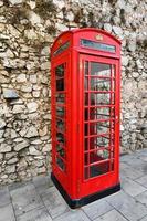 een klassiek Engels telefoon stand Aan de straten van Gibraltar. foto