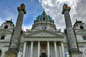 visie van de Karlskirche st. Karel' kerk in Wenen, Oostenrijk. foto