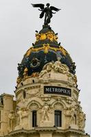 de metropolis gebouw, een kantoor gebouw in Madrid, Spanje Bij de hoek van calle de alcalá en oma via. foto